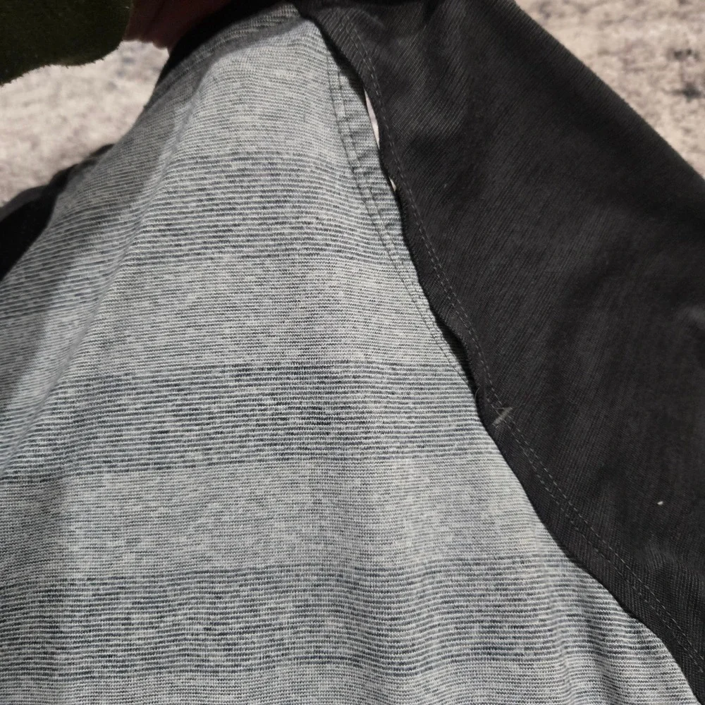 The North Face FlashDry Athletic Top Small Gray Black Running Tee - Picture 10 of 12